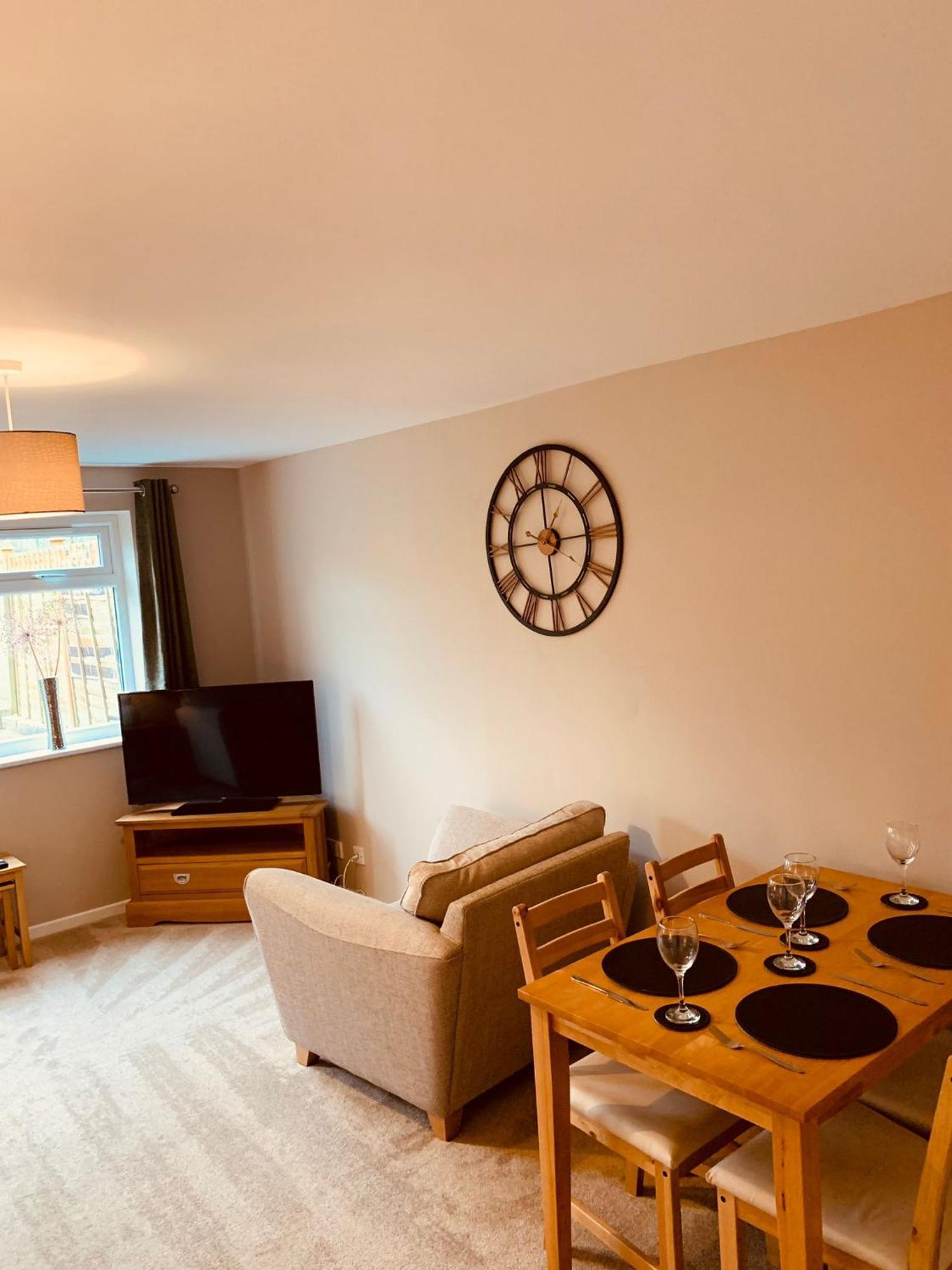 2 Bedroom House Walking Distance To City Centre With Free Parking ยอร์ค ภายนอก รูปภาพ